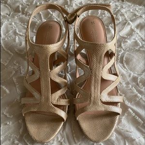 Naturalizer size 8 women’s “Baylor” sandal. Nude